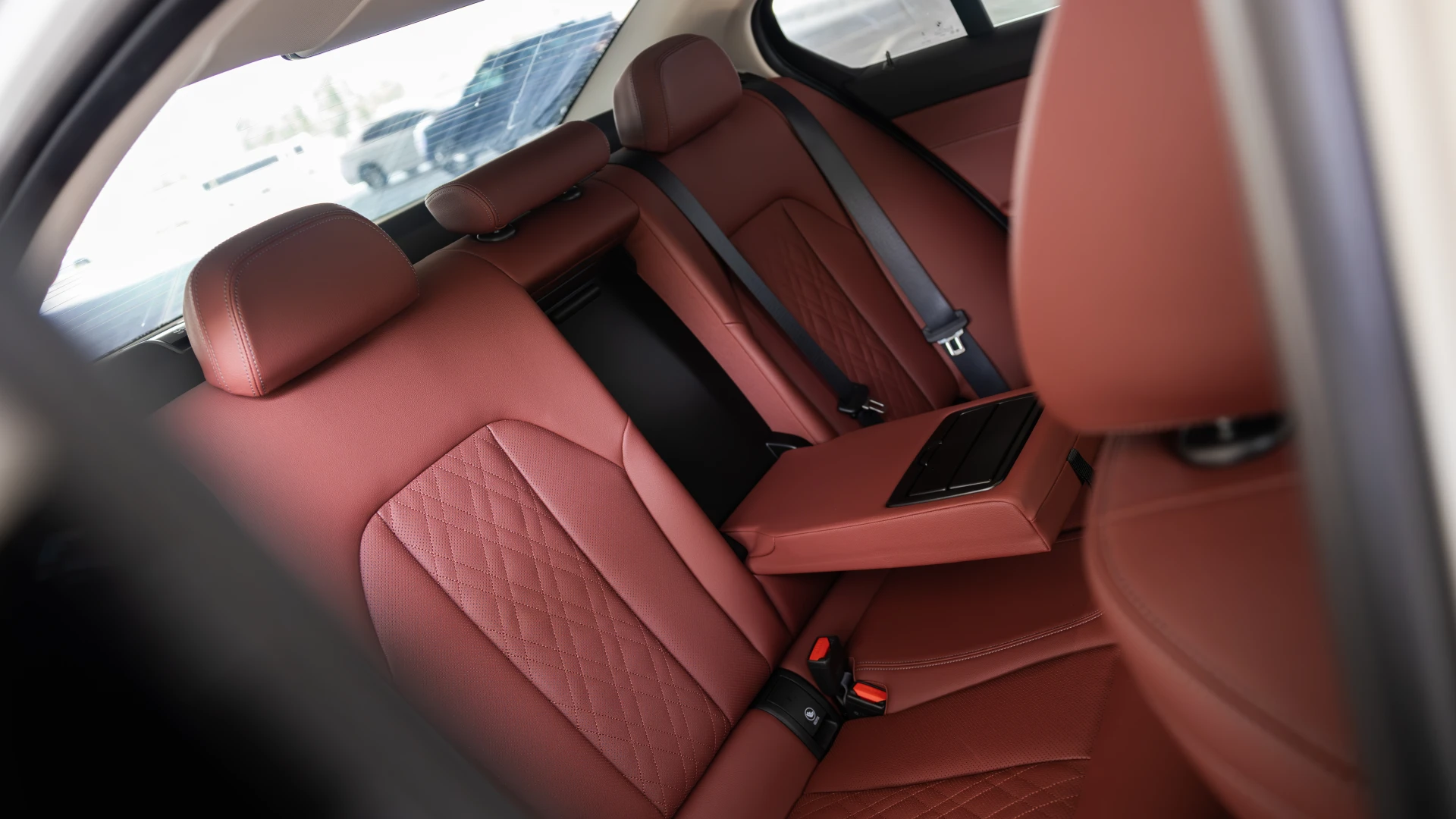 BMW BMW 320i 2024 - Sedan Car thumbnail NaN